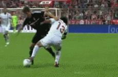 齐达内罗纳尔多vs梅西c罗,铲过梅西c罗的人