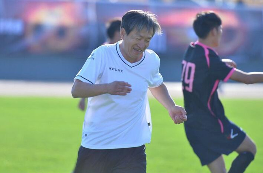 前国脚退役40岁告别职业赛场,曾经最年轻国脚再入国家队