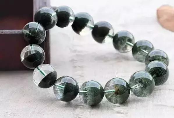 男士可以戴朱砂手串吗,男士右手戴手串的讲究