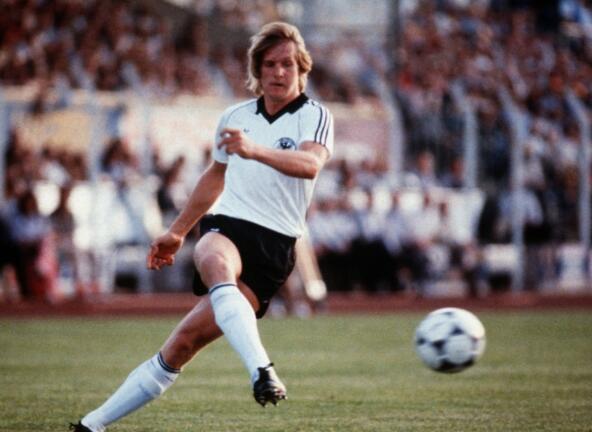 舒斯特尔训练大连一方,舒斯特尔率队首训