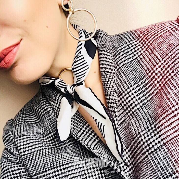 一条丝巾五种系法让你不重样,丝巾常用的几种系法