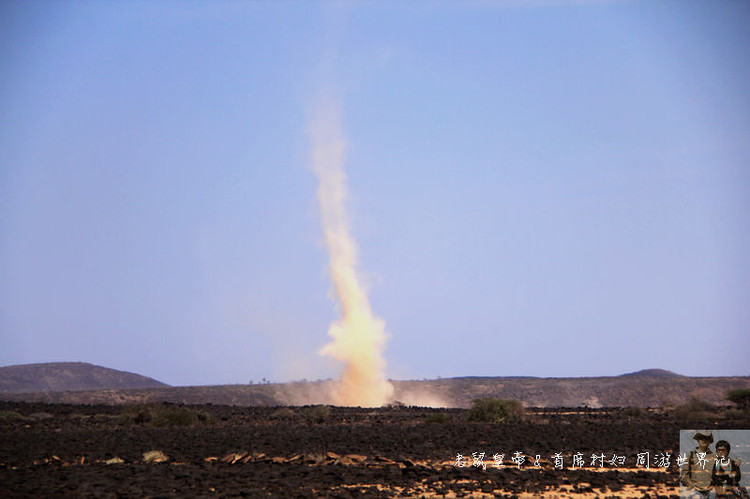 吉布提神奇的阿法人：姑娘在沙漠里放羊，男人的胡子染成红、黄色