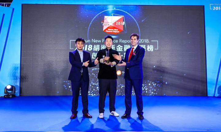 杜海涛吃面还摆拍！入手“饭盒界的爱马仕”，光拍照里头啥也不装