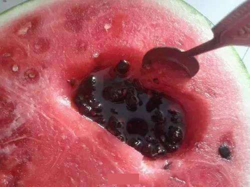 老干妈和马应龙是如何控制美国监狱的？