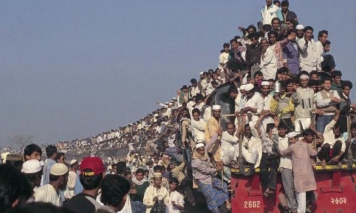 印度男子与流浪狗抢牛奶,印度男孩喝狗奶喝上瘾