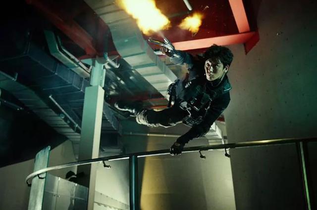 开场15分钟,两个大反转,网友:韩国导演太调皮