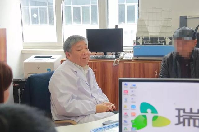 老人看病挂老年病科还是专科,老年人挂专家门诊免费吗