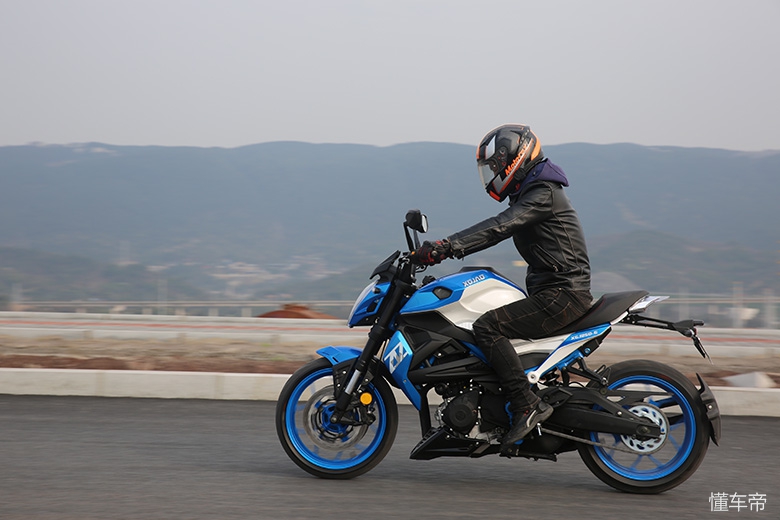 新感觉250单缸极速测试,新感觉250百公里加速实测