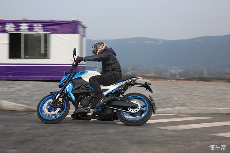 新感觉250单缸极速测试,新感觉250百公里加速实测