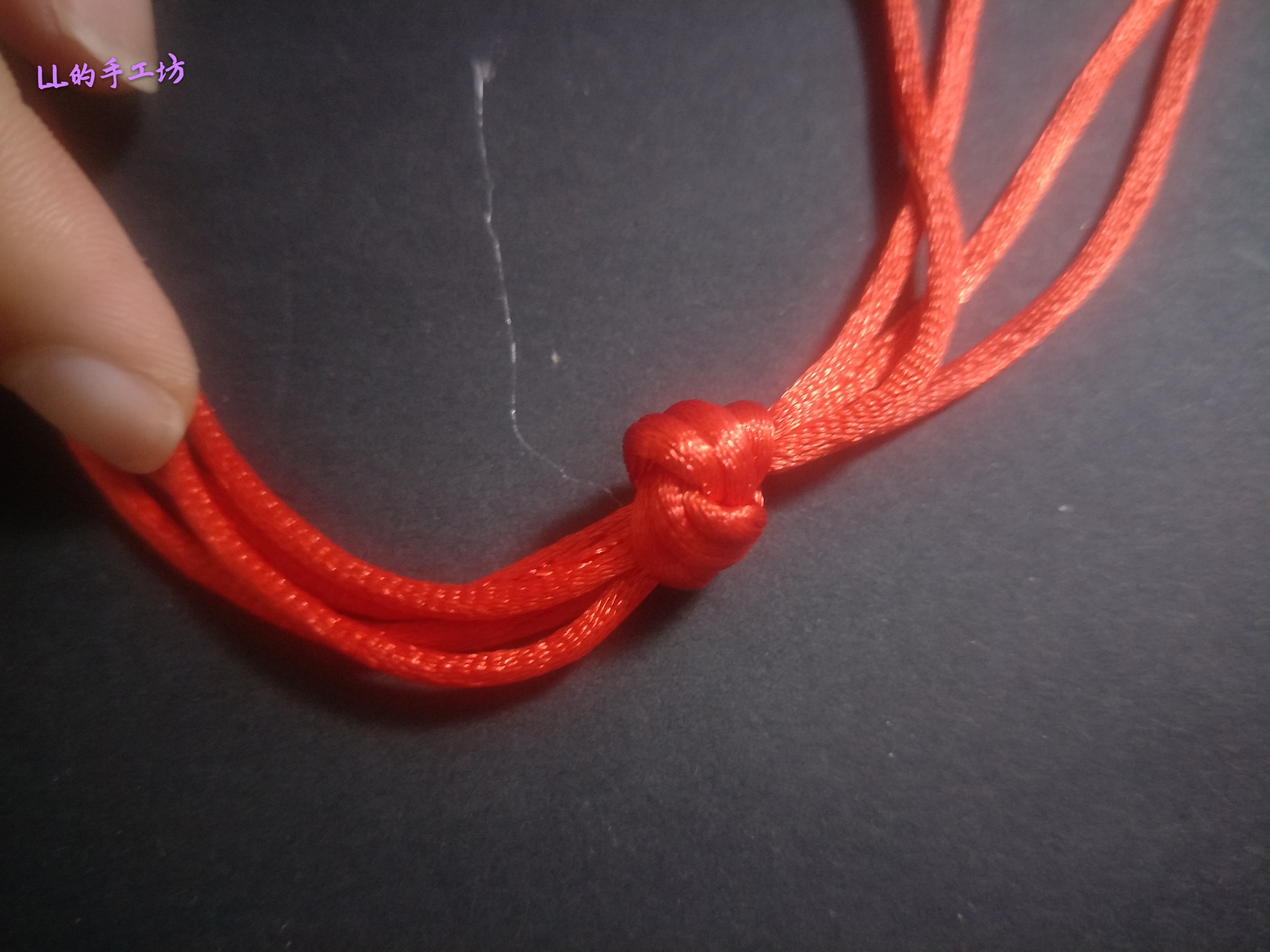 手工编织心形小挂件视频教程,一根绳子编好看吊坠简单