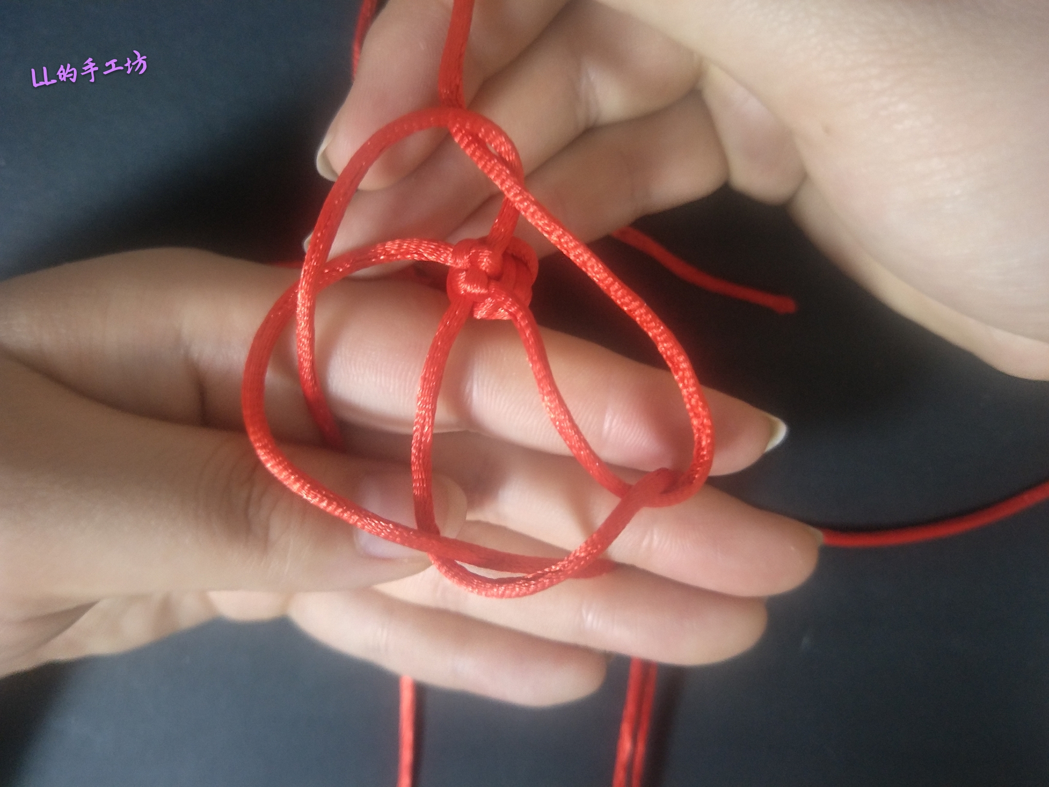 手工编织心形小挂件视频教程,一根绳子编好看吊坠简单