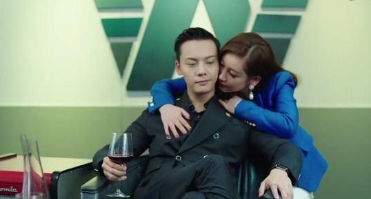 陈伟霆拍戏抱秦海璐,陈伟霆第一次见秦海璐