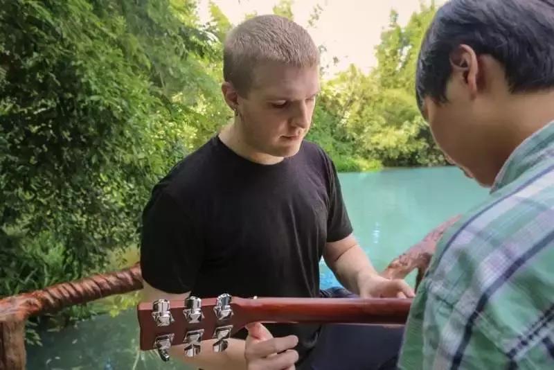 找个吉他老师有用吗,找个学习吉他的老师有推荐吗