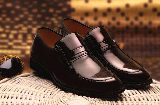 如何去除新皮鞋的皮革臭味,怎样去除旧皮鞋异味小妙招