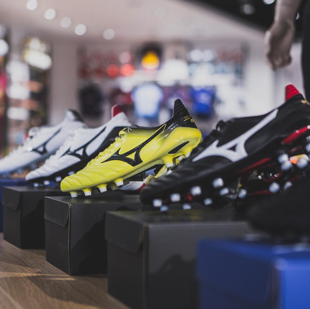 安踏足球鞋enjoyz,好看足球鞋照片