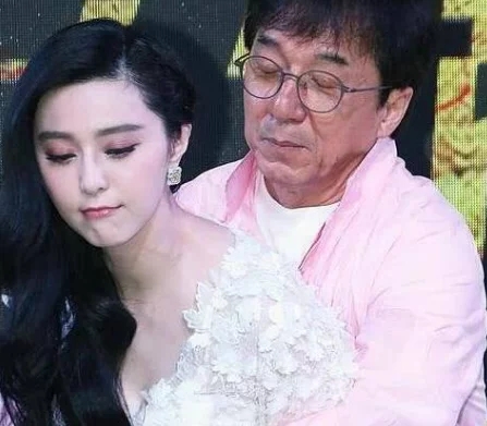 范冰冰和成龙的吻戏,范冰冰成龙小动作