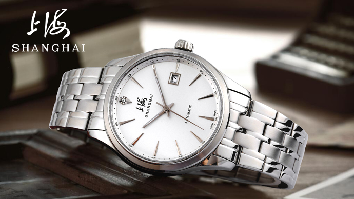 蓝宝石手表反光好吗,手表镜面选蓝宝石还是人工蓝宝石