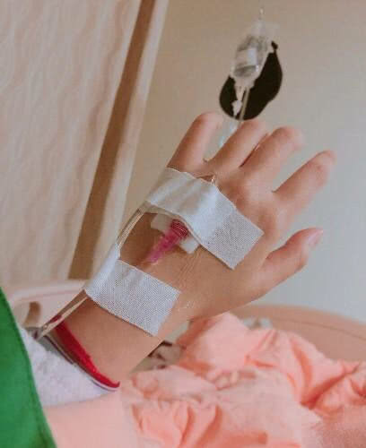 38岁安以轩终于怀孕却迎来惊吓，住院手术引网友心疼