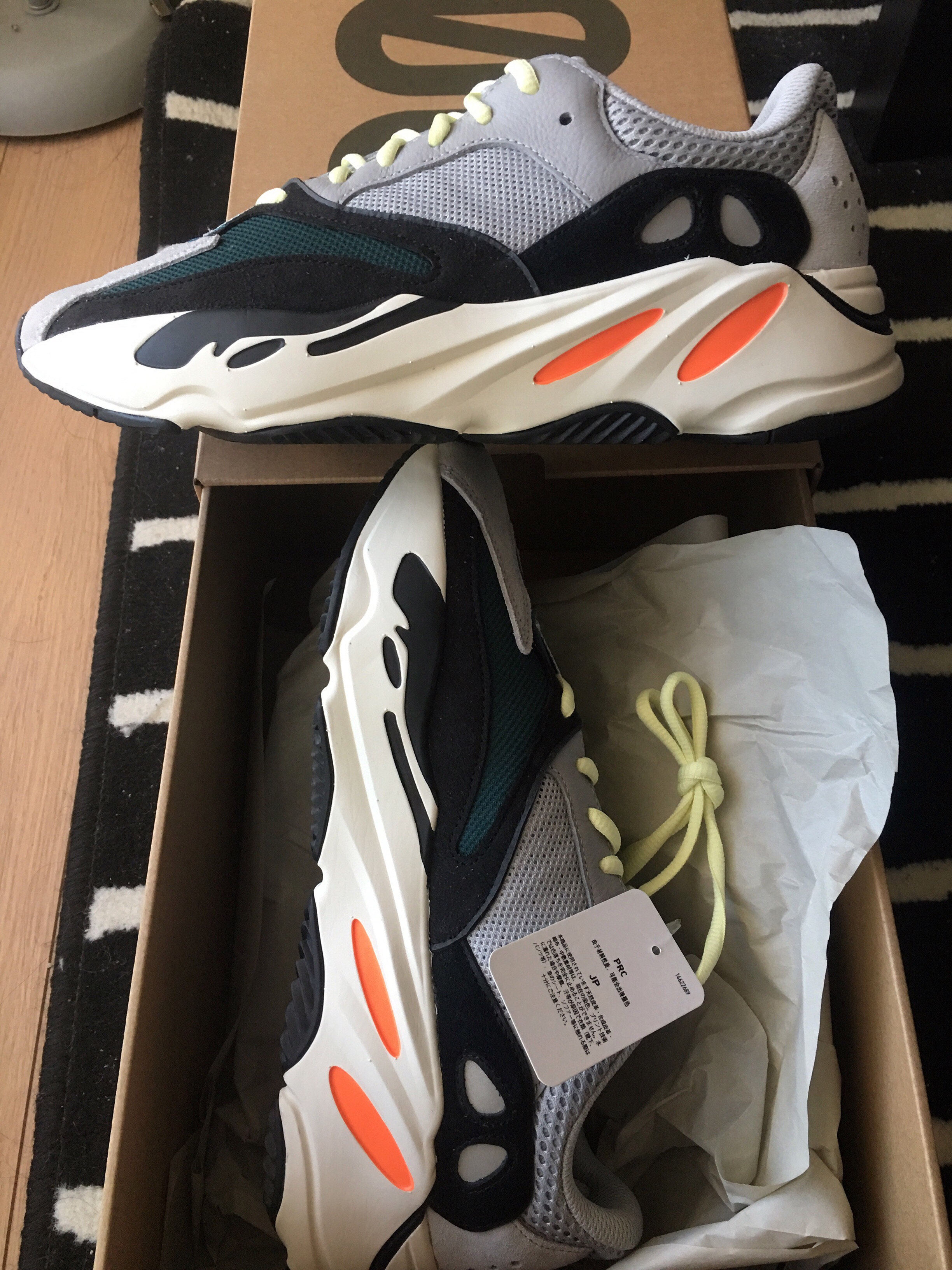 椰子700哪个版本最好看,椰子700黑生胶真假对比