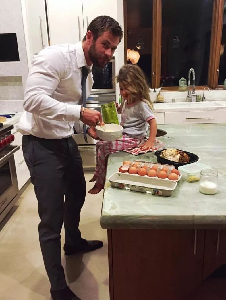 发现一枚比杜江更宠妻，比小贝会带娃的男神！颜值高更顾家的男神