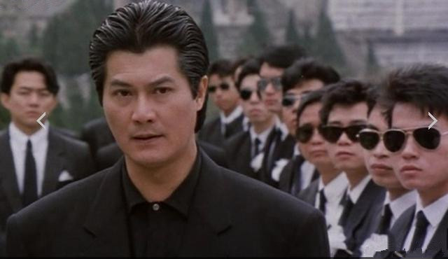 曾是一代巨星,人称学生王子,江湖地位显赫,连向华强都向他低头