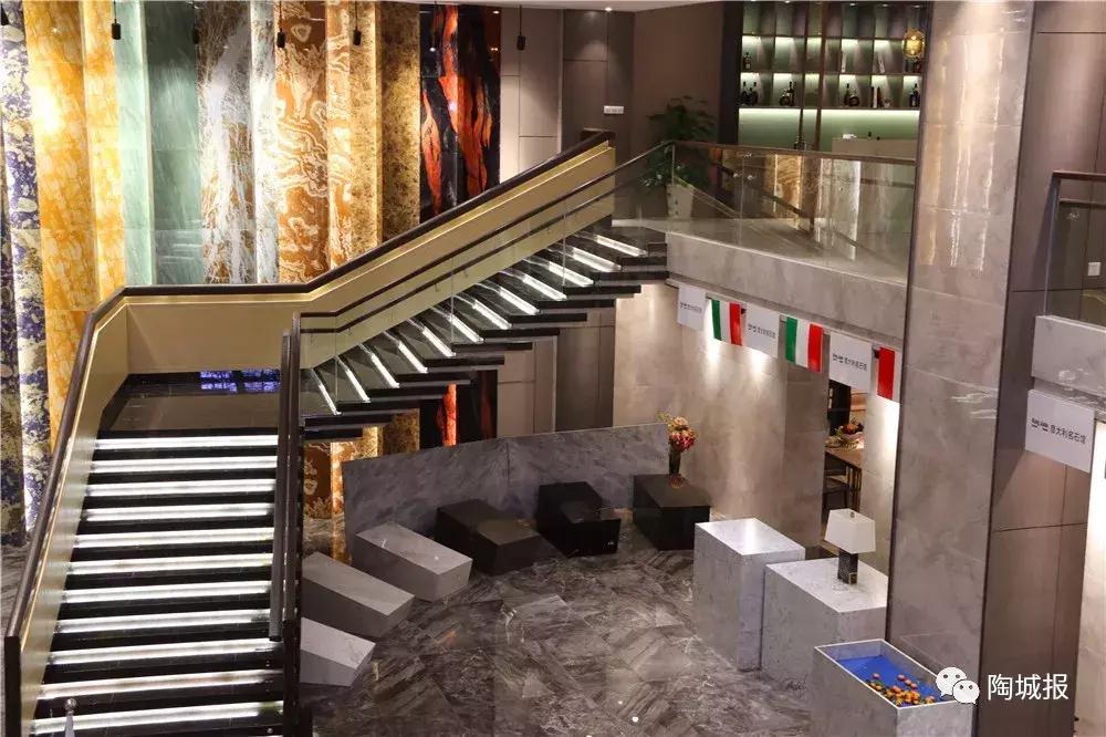 你肯定没见过这些美成仙的瓷砖展厅，估计在这里搬砖都要穿正装！