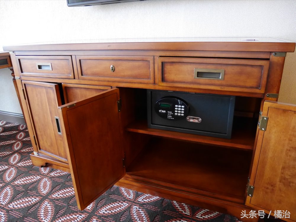 去香港迪士尼入住体验,香港迪士尼探索家酒店游泳池