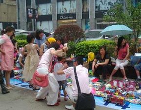 摆地摊年收入100万,摆地摊不挣钱的真实案例