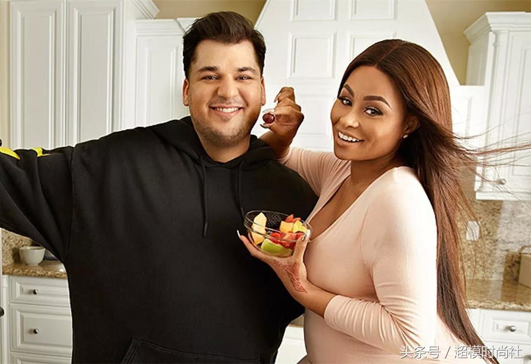 艳照全网热传！比大胸巨臀更牛逼的是她手撕卡戴珊家族的上位史