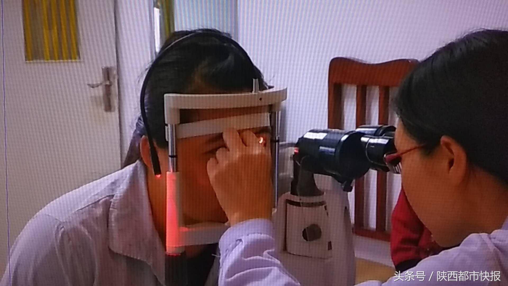 强碱溅入眼内怎么办,强碱滴入眼睛会怎么样