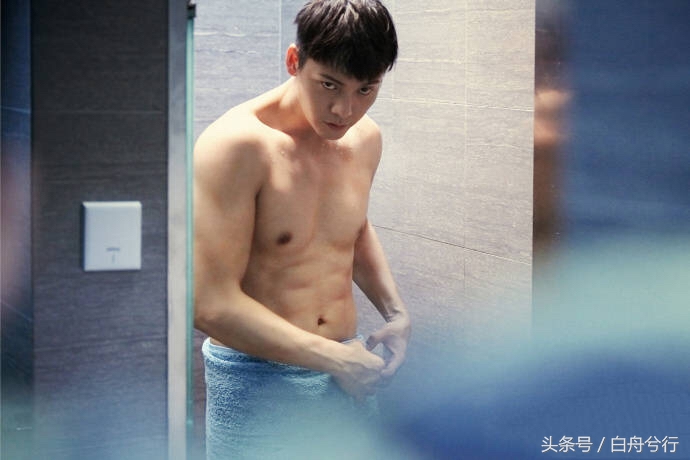 陈伟霆的女皇搓澡忙 陈怼怼大喝：秃噜皮啦 有意思吗？