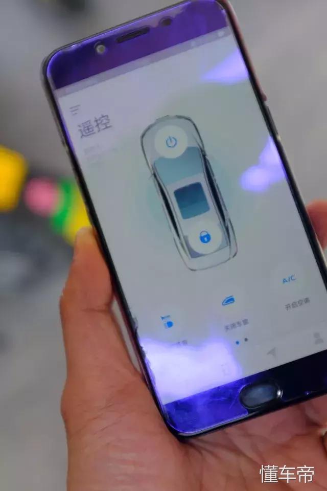 吉利帝豪ec7和715哪个好,吉利帝豪ec7油气混合版测试