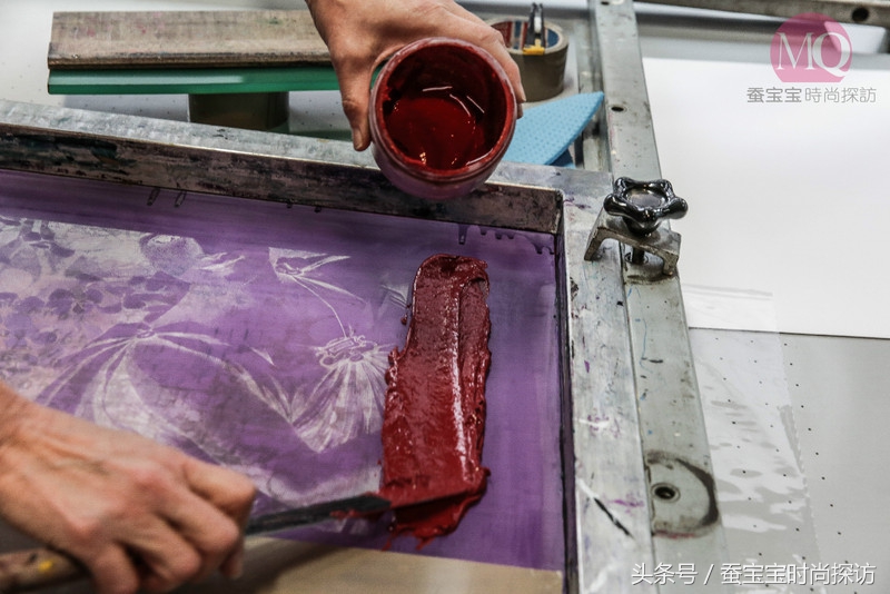 迷彩丝影-专访法国丝印大师VeroniqueFremy盛放法国的东土之花