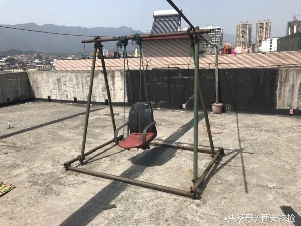 因小纠纷16女孩被15岁朋友刺5刀,16岁高中少年水果刀刺死父亲