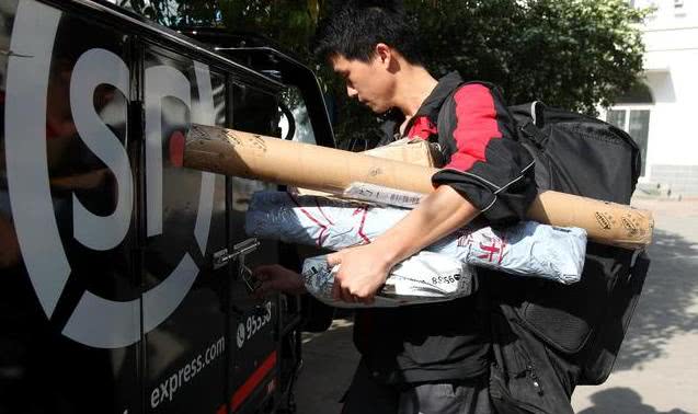 在顺丰干快递一个月能挣多少钱,在顺丰快递上班收入如何