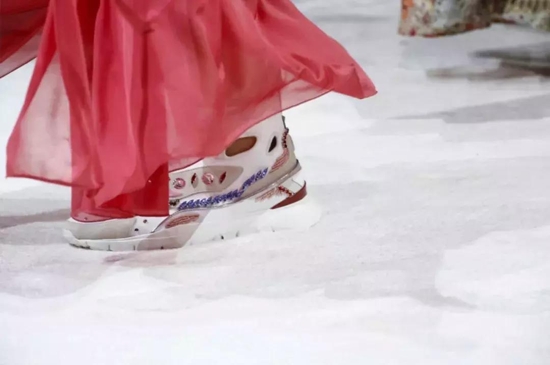 春夏小白鞋新款2022爆款百搭,百搭厚底小白鞋春夏