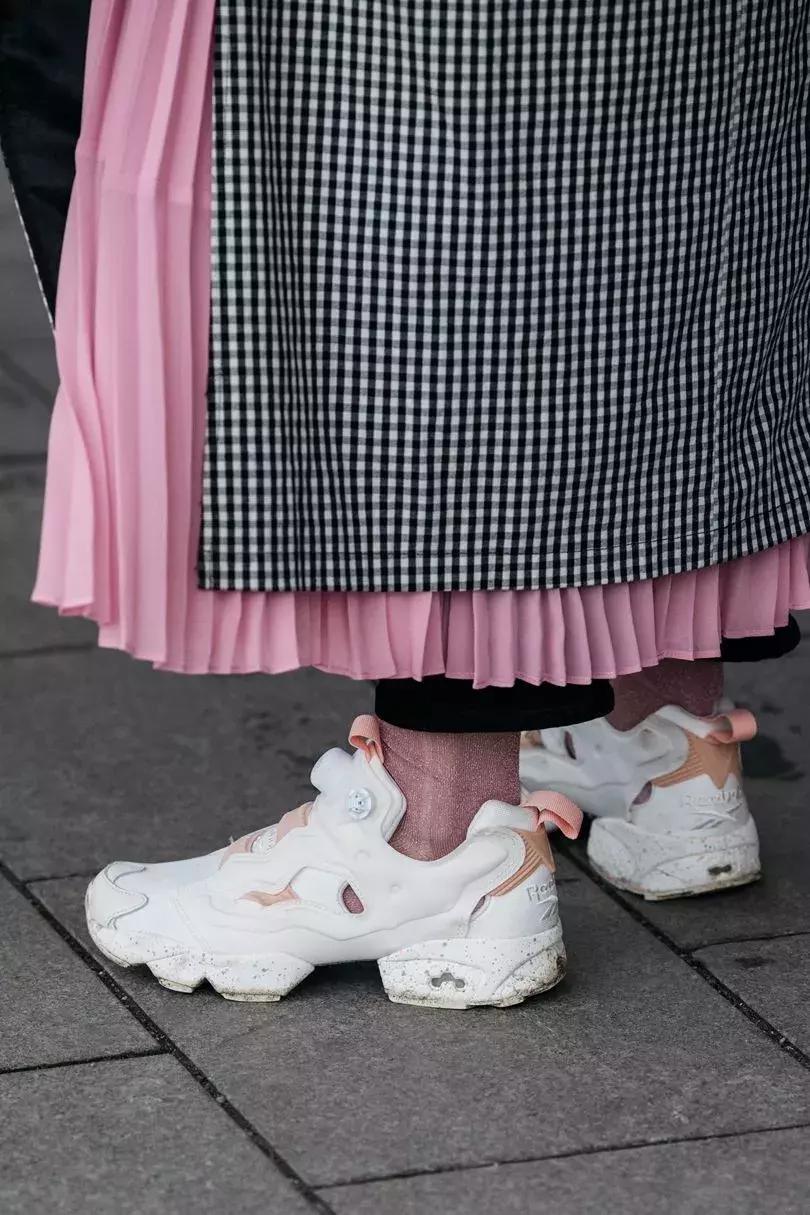 春夏小白鞋新款2022爆款百搭,百搭厚底小白鞋春夏