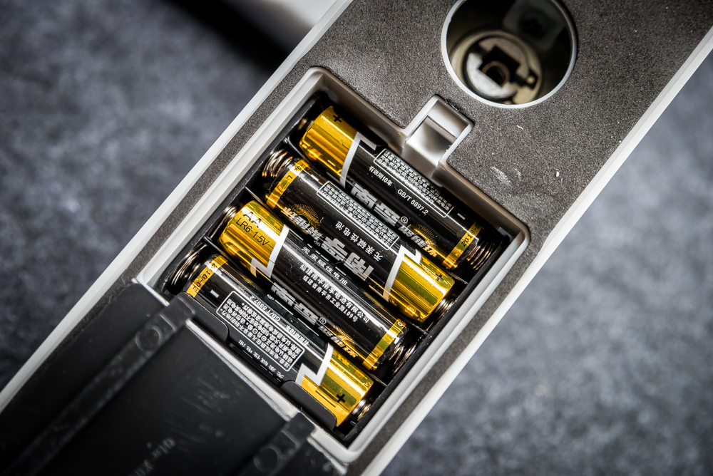 不仅能指纹识别，还可以微信开门，这款指纹锁操作666