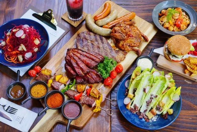 揭秘“X”餐吧，不仅美食份量MAX，鸡尾酒还花样百出！