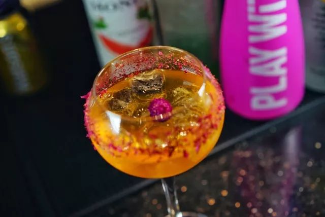 揭秘“X”餐吧，不仅美食份量MAX，鸡尾酒还花样百出！