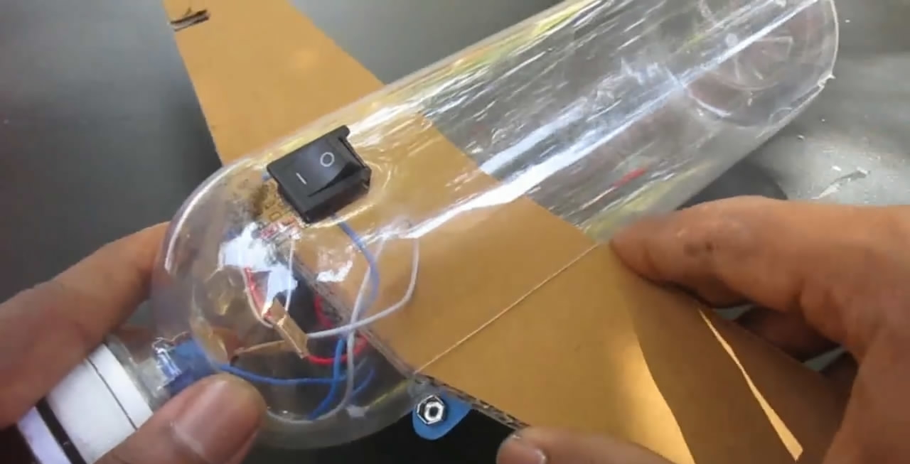 单桨飞机手工制作,用瓶子怎么做微型飞机