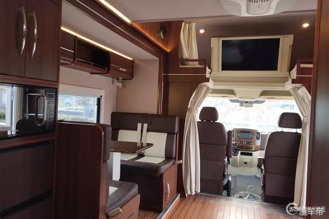 一辆保时捷大约值多少钱,一辆保时捷跑车多少钱