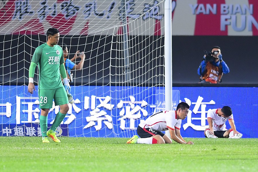 国足门将三连扑点球集锦,中国点球扑救成功率最高的门将