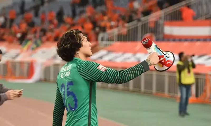 中超门神王大雷，他的张扬让里皮汗颜，私下却是这样一个人