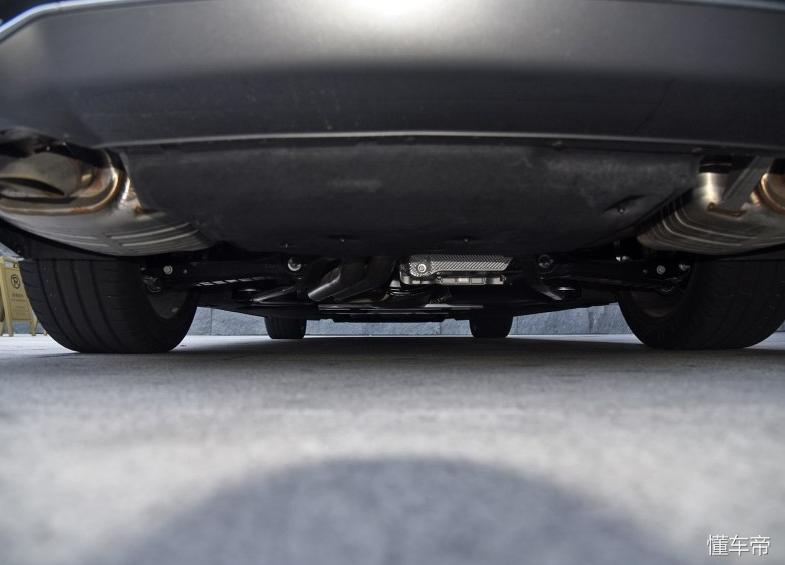 奥迪s8lvs飞驰,奥迪a8奔驰s操控对比