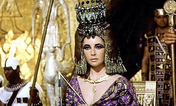埃及艳后与凯撒结婚,埃及艳后儿子向凯撒行礼