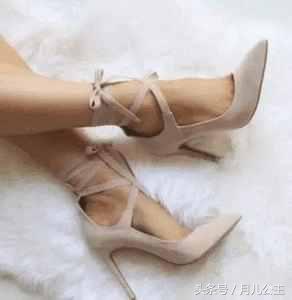 为什么女生穿丝袜脚容易出汗,女生脚穿袜子出汗是怎么回事