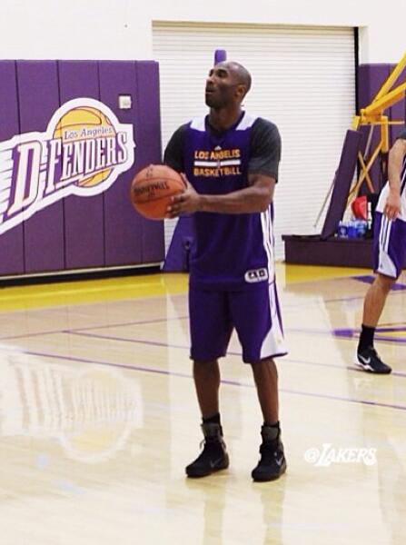 回忆篇从青涩到成熟记忆里的黑曼巴 ----科比战靴系列