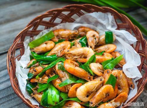 徐州好吃的辣子鸡和韭菜炒河虾,韭菜炒河虾这样做的河虾香辣有味