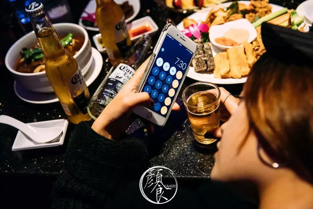 我在「纯K」中见到同一个姑娘，五次